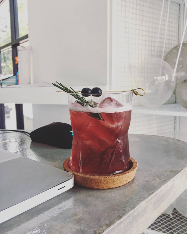 คาเฟ่พัทยา : 22 คาเฟ่พัทยาถ่ายรูปสวย เช็คอินเก๋ๆ ไม่ควรพลาด