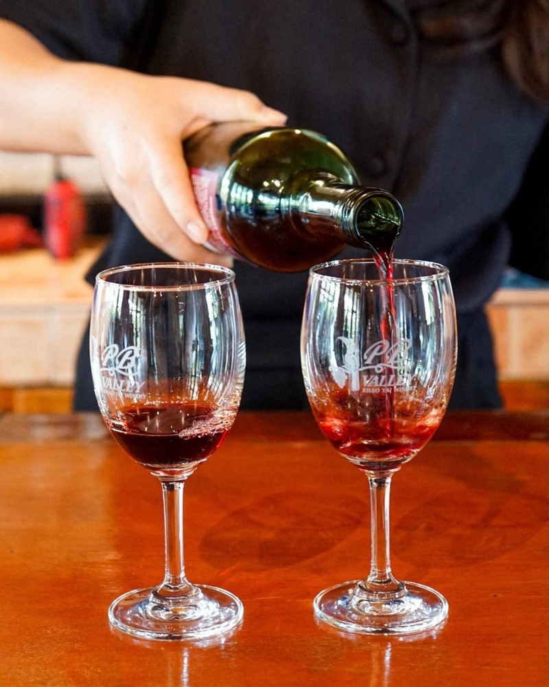 mulberry khaoyai, the birder’s lodge café & grill, yellow submarine coffee tank, ข้าวโพดหวาน ไร่สุวรรณ, ที่เที่ยวเขาใหญ่, ที่เที่ยวเขาใหญ่ 2022, ที่เที่ยวเขาใหญ่ 2023, ที่เที่ยวเขาใหญ่ 2024, ที่เที่ยวเขาใหญ่ 2565, ที่เที่ยวเขาใหญ่ 2566, ที่เที่ยวเขาใหญ่ 2567, ที่เที่ยวเขาใหญ่ ปากช่อง, น้ำตกเหวสุวัต, บ่อน้ำผุด เขาใหญ่, บ้านนอกคอกนา, ปาลิโอ เขาใหญ่, ฟาร์มโชคชัย, สระน้ำผุด ปากช่อง, สระน้ำผุด เขาใหญ่, อุทยานแห่งชาติเขาใหญ่, เขาใหญ่, เขาใหญ่ ที่เที่ยว, เที่ยวเขาใหญ่ 2024, เที่ยวเขาใหญ่ 2567, แรนโช ชาญวีร์ เขาใหญ่, ไร่มัลเบอร์รี่ เขาใหญ่, ไร่สุวรรณ, top 25+ ที่เที่ยวเขาใหญ่ [กรกฎาคม 2024] ถ่ายรูปสวย สไตล์ธรรมชาติ เที่ยวได้ทั้งครอบครัว