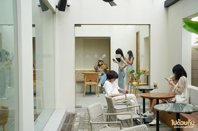 the summer coffee company, คาเฟ่อยุธยา, the summer coffee company ขวัญใจสายมินิมอล สีขาวเท่สุดคลีน