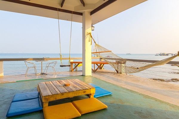 top 6+ ที่พักเกาะล้านติดทะเล ที่พักวิวสวย