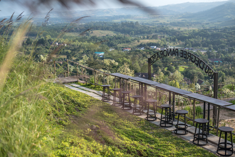 180 all day all season, 180 องศา คาเฟ่, 180' cafe, pino latte resort & cafe, route 12, กาแฟตั๊กม้อ เขาค้อ, จุดชมวิวทะเลหมอก, จุดชมวิวทะเลหมอก อำเภอเขาค้อ, ที่เที่ยว เขาค้อ, ที่เที่ยว เขาค้อ 2020, ที่เที่ยว เขาค้อ 2021, ที่เที่ยว เขาค้อ 2563, ที่เที่ยว เขาค้อ 2564, ที่เที่ยวเขาค้อ, ที่เที่ยวเขาค้อ 2022, ที่เที่ยวเขาค้อ 2565, ทุ่งกังหันลม เขาค้อ, ทุ่งแสลงหลวง, น้ำตกศรีดิษฐ์, พระตำหนักเขาค้อ, พีโน่ ลาเต้, ภูแก้วพีค, ภูแก้วพีค คาเฟ่, วัดพระธาตุผาซ่อนแก้ว, เขาค้อ, เขาค้อ เพชรบูรณ์, เขาตะเคียนโง๊ะ, เที่ยวเขาค้อ, เที่ยวเขาค้อ 2020, เที่ยวเขาค้อ 2021, เที่ยวเขาค้อ 2563, เที่ยวเขาค้อ 2564, โรงเตี๊ยมสุดขอบฟ้า, top 12+ ที่เที่ยวเขาค้อ [กรกฎาคม 2024] แวะเที่ยว เช็คอิน ฟินไปกับธรรมชาติ