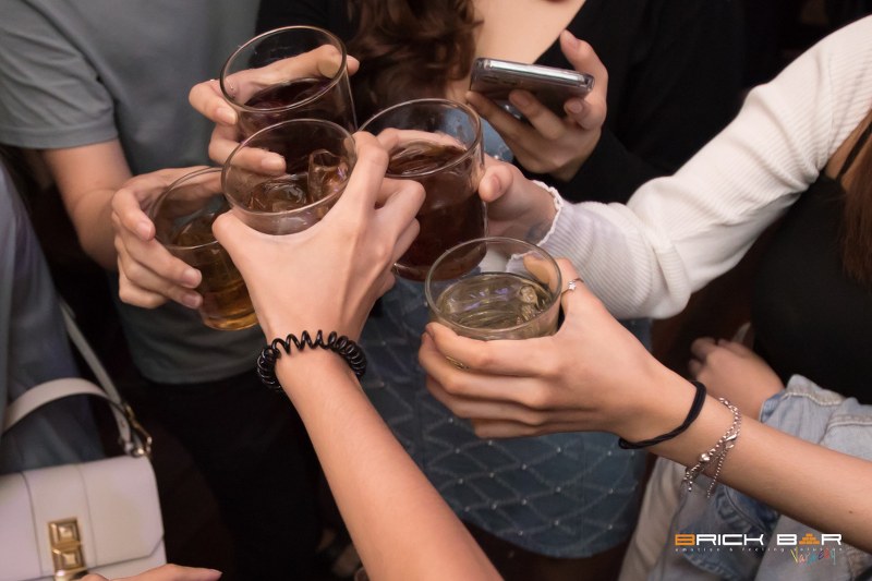 top 10+ ผับ บาร์ ร้านนั่งชิล ร้านเหล้ากรุงเทพ น่าชวนชาวแก๊งค์ไปปาร์ตี้