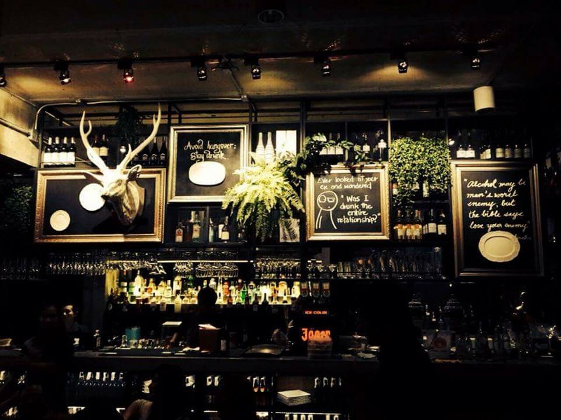 top 10+ ผับ บาร์ ร้านนั่งชิล ร้านเหล้ากรุงเทพ น่าชวนชาวแก๊งค์ไปปาร์ตี้