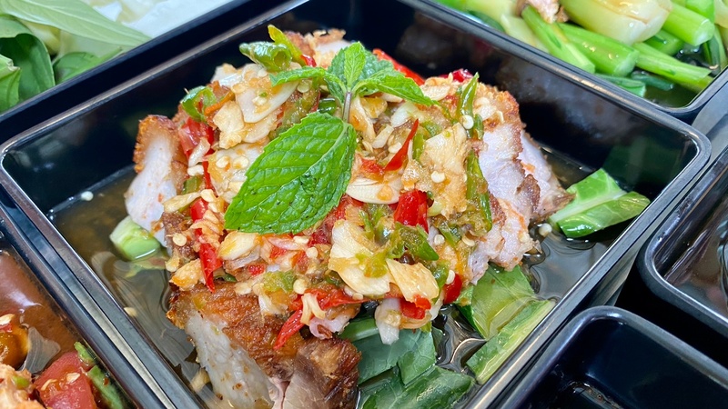 ร้านยำพัทยา : ยำแซ่บซี้ดจี้ดจ้าดเครื่องแน่นรออยู่ที่พัทยา