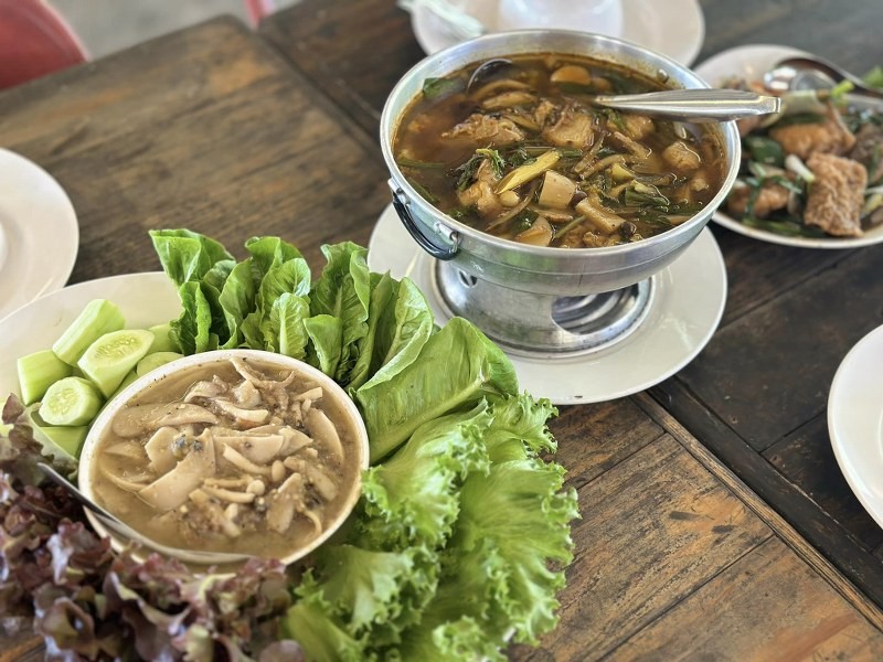 top 12+ ร้านอาหารวังน้ำเขียว 2567 บรรยากาศดี ราคาถูก ติดถนน เดินทางสะดวก