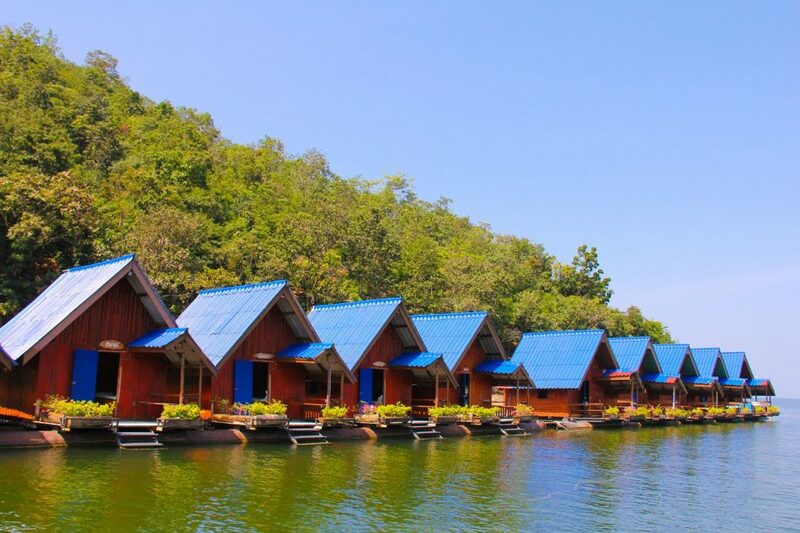 top 7+ แพที่พักกาญจนบุรี 2567 มีเครื่องเล่นกลางน้ำ สไลเดอร์สุดมันส์