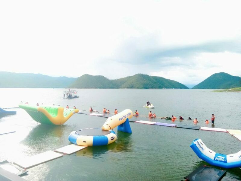 top 7+ แพที่พักกาญจนบุรี 2567 มีเครื่องเล่นกลางน้ำ สไลเดอร์สุดมันส์