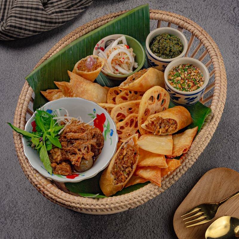 top 9+ ร้านขันโตก อาหารเหนือ สัมผัสประเพณีของภาคเหนือล้านนา จ๊าดลำเจ้า ทั้งกรุงเทพฯ เชียงใหม่ และจังหวัดอื่นๆ