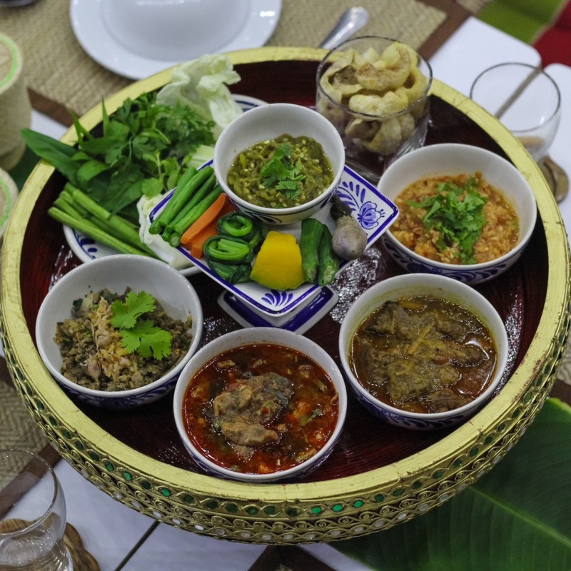 top 9+ ร้านขันโตก อาหารเหนือ สัมผัสประเพณีของภาคเหนือล้านนา จ๊าดลำเจ้า ทั้งกรุงเทพฯ เชียงใหม่ และจังหวัดอื่นๆ