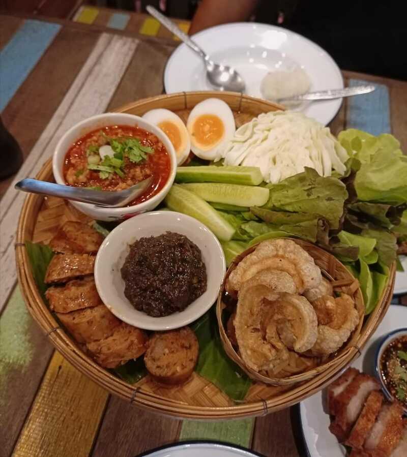 top 9+ ร้านขันโตก อาหารเหนือ สัมผัสประเพณีของภาคเหนือล้านนา จ๊าดลำเจ้า ทั้งกรุงเทพฯ เชียงใหม่ และจังหวัดอื่นๆ