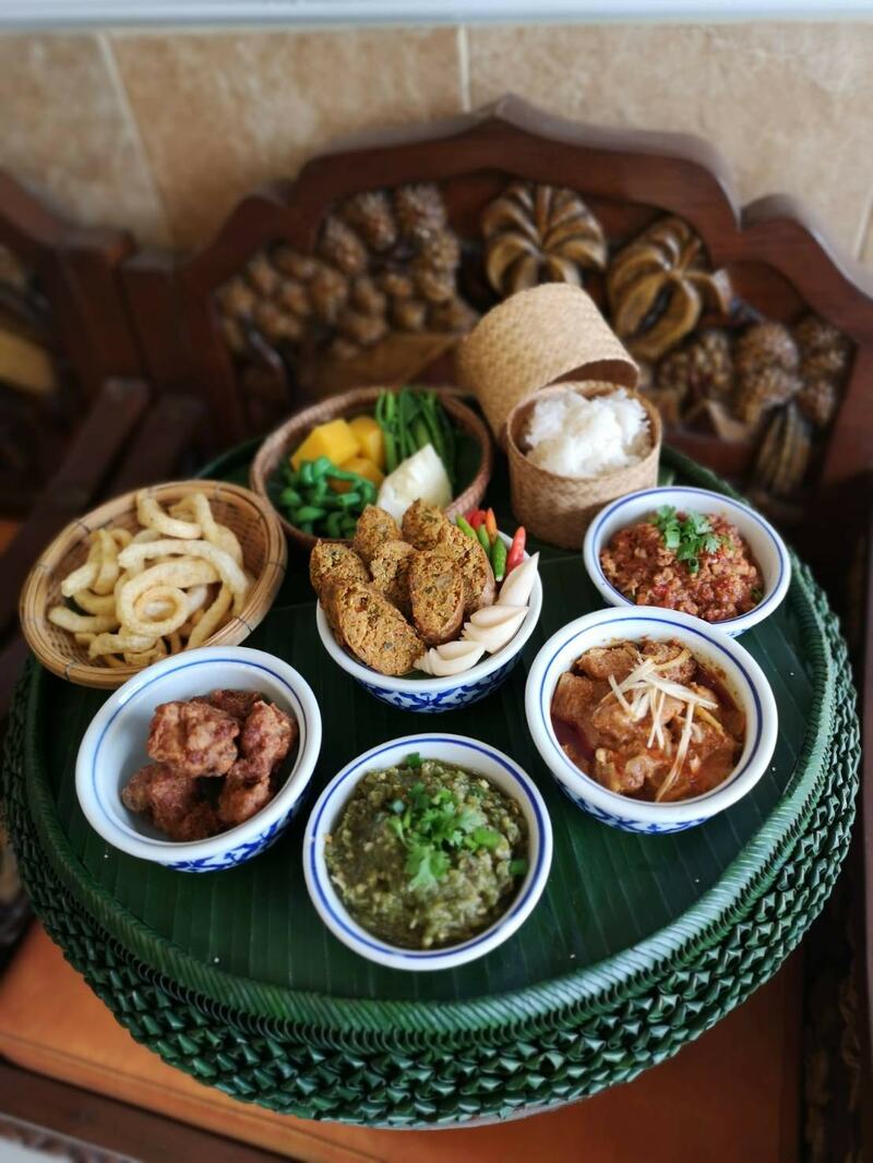 top 9+ ร้านขันโตก อาหารเหนือ สัมผัสประเพณีของภาคเหนือล้านนา จ๊าดลำเจ้า ทั้งกรุงเทพฯ เชียงใหม่ และจังหวัดอื่นๆ