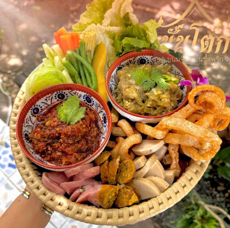 top 9+ ร้านขันโตก อาหารเหนือ สัมผัสประเพณีของภาคเหนือล้านนา จ๊าดลำเจ้า ทั้งกรุงเทพฯ เชียงใหม่ และจังหวัดอื่นๆ