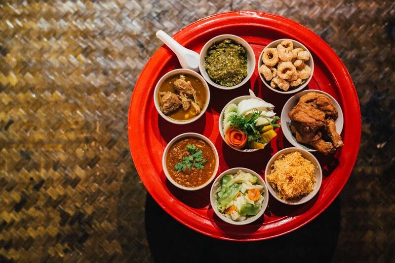 top 9+ ร้านขันโตก อาหารเหนือ สัมผัสประเพณีของภาคเหนือล้านนา จ๊าดลำเจ้า ทั้งกรุงเทพฯ เชียงใหม่ และจังหวัดอื่นๆ