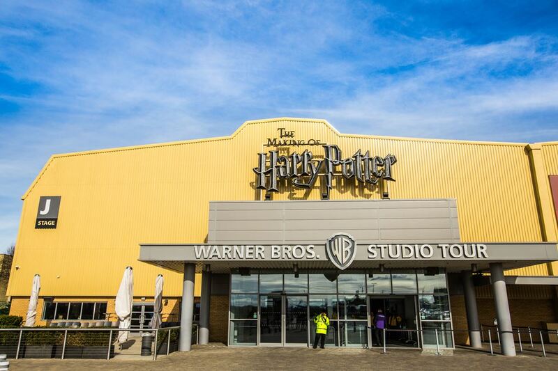 amorino gelato, buckingham palace, bun from home, changing the guard, cinnamon bun, elizabeth tower, england, harry potter, leadenhall market, london eye, natural history museum, palace of westminster, sky garden, spider-man, studio tour london, the shard, tower bridge, warner bros, wright brothers, ขนมปังลอนดอน, ชิงช้าสวรรค์ลอนดอน, ตลาดลอนดอน, ตึกที่สูงสุดในเมืองลอนดอน, ทาวเวอร์บริดจ์, พระราชวังบัคคิงแฮม, พระราชวังเวสต์มินสเตอร์, พิพิธภัณฑ์ประวัติศาสตร์ธรรมชาติ, วีซ่าอังกฤษ, สวนลอยฟ้าลอนดอน, สะพานทาวเวอร์บริดจ์, หอนาฬิกาบิ๊กเบน, เจลาโต้ดอกไม้, เดอะชาร์ด, เที่ยวลอนดอน 2024, เที่ยวลอนดอน 2566, เที่ยวลอนดอน 2567, เที่ยวอังกฤษ 2024, เปลี่ยนเวรยามของทหารอังกฤษ, แลนด์มาร์คอังกฤษ, แฮร์รี่ พอตเตอร์, ไอติมดอกไม้, top 12+ เที่ยวลอนดอน ประเทศอังกฤษ 2024 เช็คอินแลนด์มาร์คของเมือง ตื่นตากับสถานที่ถ่ายทำภาพยนตร์ระดับโลก