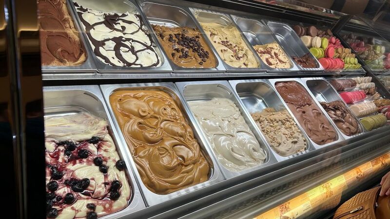 amorino gelato, buckingham palace, bun from home, changing the guard, cinnamon bun, elizabeth tower, england, harry potter, leadenhall market, london eye, natural history museum, palace of westminster, sky garden, spider-man, studio tour london, the shard, tower bridge, warner bros, wright brothers, ขนมปังลอนดอน, ชิงช้าสวรรค์ลอนดอน, ตลาดลอนดอน, ตึกที่สูงสุดในเมืองลอนดอน, ทาวเวอร์บริดจ์, พระราชวังบัคคิงแฮม, พระราชวังเวสต์มินสเตอร์, พิพิธภัณฑ์ประวัติศาสตร์ธรรมชาติ, วีซ่าอังกฤษ, สวนลอยฟ้าลอนดอน, สะพานทาวเวอร์บริดจ์, หอนาฬิกาบิ๊กเบน, เจลาโต้ดอกไม้, เดอะชาร์ด, เที่ยวลอนดอน 2024, เที่ยวลอนดอน 2566, เที่ยวลอนดอน 2567, เที่ยวอังกฤษ 2024, เปลี่ยนเวรยามของทหารอังกฤษ, แลนด์มาร์คอังกฤษ, แฮร์รี่ พอตเตอร์, ไอติมดอกไม้, top 12+ เที่ยวลอนดอน ประเทศอังกฤษ 2024 เช็คอินแลนด์มาร์คของเมือง ตื่นตากับสถานที่ถ่ายทำภาพยนตร์ระดับโลก