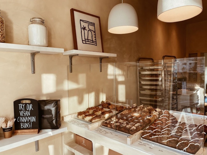 amorino gelato, buckingham palace, bun from home, changing the guard, cinnamon bun, elizabeth tower, england, harry potter, leadenhall market, london eye, natural history museum, palace of westminster, sky garden, spider-man, studio tour london, the shard, tower bridge, warner bros, wright brothers, ขนมปังลอนดอน, ชิงช้าสวรรค์ลอนดอน, ตลาดลอนดอน, ตึกที่สูงสุดในเมืองลอนดอน, ทาวเวอร์บริดจ์, พระราชวังบัคคิงแฮม, พระราชวังเวสต์มินสเตอร์, พิพิธภัณฑ์ประวัติศาสตร์ธรรมชาติ, วีซ่าอังกฤษ, สวนลอยฟ้าลอนดอน, สะพานทาวเวอร์บริดจ์, หอนาฬิกาบิ๊กเบน, เจลาโต้ดอกไม้, เดอะชาร์ด, เที่ยวลอนดอน 2024, เที่ยวลอนดอน 2566, เที่ยวลอนดอน 2567, เที่ยวอังกฤษ 2024, เปลี่ยนเวรยามของทหารอังกฤษ, แลนด์มาร์คอังกฤษ, แฮร์รี่ พอตเตอร์, ไอติมดอกไม้, top 12+ เที่ยวลอนดอน ประเทศอังกฤษ 2024 เช็คอินแลนด์มาร์คของเมือง ตื่นตากับสถานที่ถ่ายทำภาพยนตร์ระดับโลก