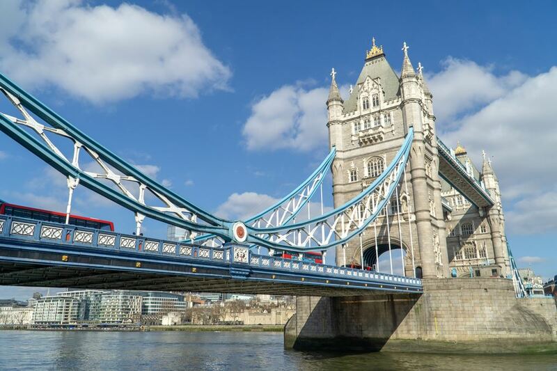 amorino gelato, buckingham palace, bun from home, changing the guard, cinnamon bun, elizabeth tower, england, harry potter, leadenhall market, london eye, natural history museum, palace of westminster, sky garden, spider-man, studio tour london, the shard, tower bridge, warner bros, wright brothers, ขนมปังลอนดอน, ชิงช้าสวรรค์ลอนดอน, ตลาดลอนดอน, ตึกที่สูงสุดในเมืองลอนดอน, ทาวเวอร์บริดจ์, พระราชวังบัคคิงแฮม, พระราชวังเวสต์มินสเตอร์, พิพิธภัณฑ์ประวัติศาสตร์ธรรมชาติ, วีซ่าอังกฤษ, สวนลอยฟ้าลอนดอน, สะพานทาวเวอร์บริดจ์, หอนาฬิกาบิ๊กเบน, เจลาโต้ดอกไม้, เดอะชาร์ด, เที่ยวลอนดอน 2024, เที่ยวลอนดอน 2566, เที่ยวลอนดอน 2567, เที่ยวอังกฤษ 2024, เปลี่ยนเวรยามของทหารอังกฤษ, แลนด์มาร์คอังกฤษ, แฮร์รี่ พอตเตอร์, ไอติมดอกไม้, top 12+ เที่ยวลอนดอน ประเทศอังกฤษ 2024 เช็คอินแลนด์มาร์คของเมือง ตื่นตากับสถานที่ถ่ายทำภาพยนตร์ระดับโลก