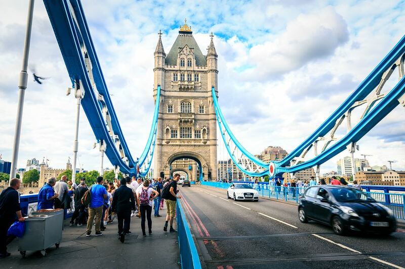 amorino gelato, buckingham palace, bun from home, changing the guard, cinnamon bun, elizabeth tower, england, harry potter, leadenhall market, london eye, natural history museum, palace of westminster, sky garden, spider-man, studio tour london, the shard, tower bridge, warner bros, wright brothers, ขนมปังลอนดอน, ชิงช้าสวรรค์ลอนดอน, ตลาดลอนดอน, ตึกที่สูงสุดในเมืองลอนดอน, ทาวเวอร์บริดจ์, พระราชวังบัคคิงแฮม, พระราชวังเวสต์มินสเตอร์, พิพิธภัณฑ์ประวัติศาสตร์ธรรมชาติ, วีซ่าอังกฤษ, สวนลอยฟ้าลอนดอน, สะพานทาวเวอร์บริดจ์, หอนาฬิกาบิ๊กเบน, เจลาโต้ดอกไม้, เดอะชาร์ด, เที่ยวลอนดอน 2024, เที่ยวลอนดอน 2566, เที่ยวลอนดอน 2567, เที่ยวอังกฤษ 2024, เปลี่ยนเวรยามของทหารอังกฤษ, แลนด์มาร์คอังกฤษ, แฮร์รี่ พอตเตอร์, ไอติมดอกไม้, top 12+ เที่ยวลอนดอน ประเทศอังกฤษ 2024 เช็คอินแลนด์มาร์คของเมือง ตื่นตากับสถานที่ถ่ายทำภาพยนตร์ระดับโลก