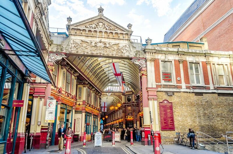 amorino gelato, buckingham palace, bun from home, changing the guard, cinnamon bun, elizabeth tower, england, harry potter, leadenhall market, london eye, natural history museum, palace of westminster, sky garden, spider-man, studio tour london, the shard, tower bridge, warner bros, wright brothers, ขนมปังลอนดอน, ชิงช้าสวรรค์ลอนดอน, ตลาดลอนดอน, ตึกที่สูงสุดในเมืองลอนดอน, ทาวเวอร์บริดจ์, พระราชวังบัคคิงแฮม, พระราชวังเวสต์มินสเตอร์, พิพิธภัณฑ์ประวัติศาสตร์ธรรมชาติ, วีซ่าอังกฤษ, สวนลอยฟ้าลอนดอน, สะพานทาวเวอร์บริดจ์, หอนาฬิกาบิ๊กเบน, เจลาโต้ดอกไม้, เดอะชาร์ด, เที่ยวลอนดอน 2024, เที่ยวลอนดอน 2566, เที่ยวลอนดอน 2567, เที่ยวอังกฤษ 2024, เปลี่ยนเวรยามของทหารอังกฤษ, แลนด์มาร์คอังกฤษ, แฮร์รี่ พอตเตอร์, ไอติมดอกไม้, top 12+ เที่ยวลอนดอน ประเทศอังกฤษ 2024 เช็คอินแลนด์มาร์คของเมือง ตื่นตากับสถานที่ถ่ายทำภาพยนตร์ระดับโลก