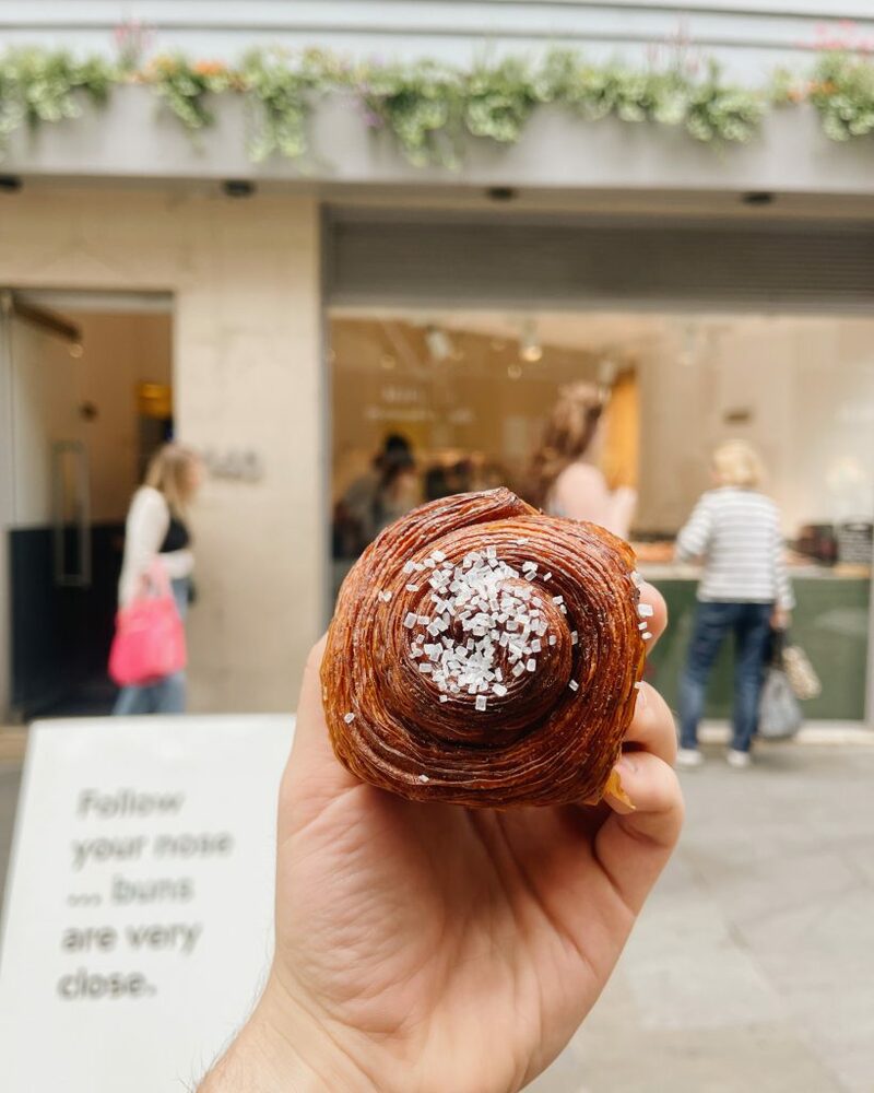 amorino gelato, buckingham palace, bun from home, changing the guard, cinnamon bun, elizabeth tower, england, harry potter, leadenhall market, london eye, natural history museum, palace of westminster, sky garden, spider-man, studio tour london, the shard, tower bridge, warner bros, wright brothers, ขนมปังลอนดอน, ชิงช้าสวรรค์ลอนดอน, ตลาดลอนดอน, ตึกที่สูงสุดในเมืองลอนดอน, ทาวเวอร์บริดจ์, พระราชวังบัคคิงแฮม, พระราชวังเวสต์มินสเตอร์, พิพิธภัณฑ์ประวัติศาสตร์ธรรมชาติ, วีซ่าอังกฤษ, สวนลอยฟ้าลอนดอน, สะพานทาวเวอร์บริดจ์, หอนาฬิกาบิ๊กเบน, เจลาโต้ดอกไม้, เดอะชาร์ด, เที่ยวลอนดอน 2024, เที่ยวลอนดอน 2566, เที่ยวลอนดอน 2567, เที่ยวอังกฤษ 2024, เปลี่ยนเวรยามของทหารอังกฤษ, แลนด์มาร์คอังกฤษ, แฮร์รี่ พอตเตอร์, ไอติมดอกไม้, top 12+ เที่ยวลอนดอน ประเทศอังกฤษ 2024 เช็คอินแลนด์มาร์คของเมือง ตื่นตากับสถานที่ถ่ายทำภาพยนตร์ระดับโลก