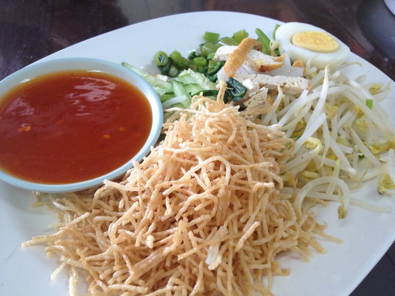 ขนมจีนป้ามัย, ขนมจีนป้ามัย ภูเก็ต, ขนมจีนภูเก็ต, ขนมถ้วยเค็ม, ของกินภูเก็ต, ข้าวยำคลุกภูเก็ต, ข้าวยำพริก, ตลาดเกษตร 2 ภูเก็ต, ตู้กับข้าว, น้ำชุบหยำ, น้ำพริกกุ้งเสียบ, น้ำพริกภูเก็ต, ภูเก็ต กินอะไรดี, ร้านข้าวยำสมุนไพร ตลาดเกษตร, ร้านคุณแม่จู้, ร้านตู้กับข้าว, ร้านตู้กับข้าว ภูเก็ต, ร้านระย้า, ร้านระย้า ภูเก็ต, ร้านหมี่ต้นโพธิ์, ร้านอาหาร, ร้านอาหารพื้นเมืองภูเก็ต, ร้านอาหารภูเก็ต 2020, ร้านอาหารภูเก็ต 2563, ร้านโอวต้าว บางเหนียว, หมี่สะปำ คุณยายเจียร, หมูฮ้อง, อาหารพื้นเมืองภูเก็ต, ฮูแช้, เกี่ยมโก้ย, โอวต้าว, โอวต้าว บางเหนียว, ปักหมุด 10 เมนูอาหารพื้นเมืองภูเก็ต พร้อมร้านเด็ด ที่เหล่านักชิม ต้องห้ามพลาด