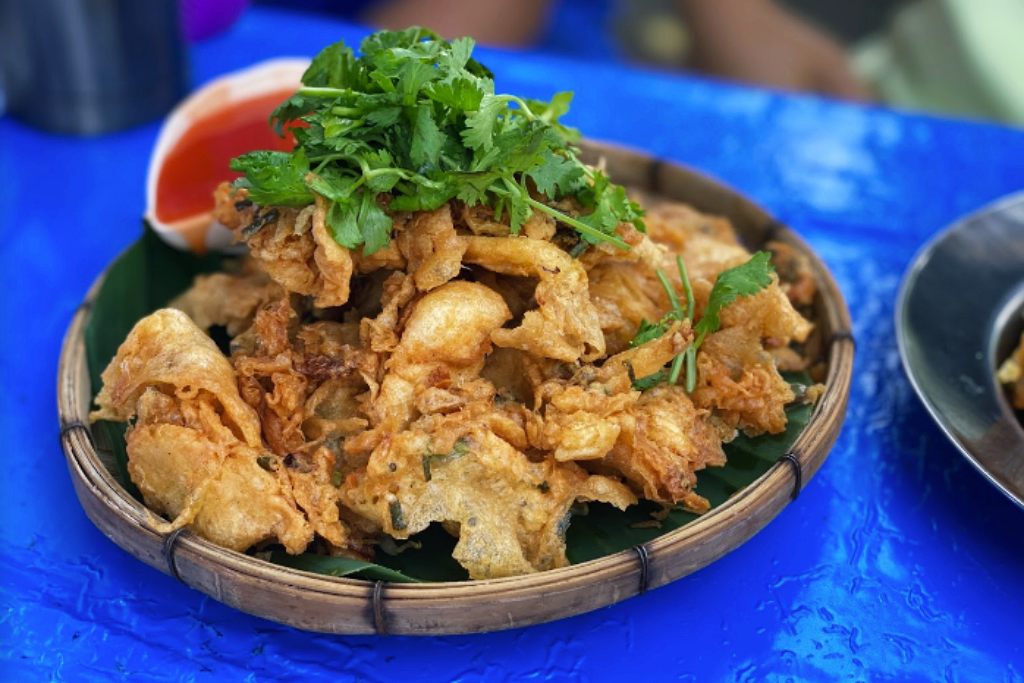 ขนมจีนป้ามัย, ขนมจีนป้ามัย ภูเก็ต, ขนมจีนภูเก็ต, ขนมถ้วยเค็ม, ของกินภูเก็ต, ข้าวยำคลุกภูเก็ต, ข้าวยำพริก, ตลาดเกษตร 2 ภูเก็ต, ตู้กับข้าว, น้ำชุบหยำ, น้ำพริกกุ้งเสียบ, น้ำพริกภูเก็ต, ภูเก็ต กินอะไรดี, ร้านข้าวยำสมุนไพร ตลาดเกษตร, ร้านคุณแม่จู้, ร้านตู้กับข้าว, ร้านตู้กับข้าว ภูเก็ต, ร้านระย้า, ร้านระย้า ภูเก็ต, ร้านหมี่ต้นโพธิ์, ร้านอาหาร, ร้านอาหารพื้นเมืองภูเก็ต, ร้านอาหารภูเก็ต 2020, ร้านอาหารภูเก็ต 2563, ร้านโอวต้าว บางเหนียว, หมี่สะปำ คุณยายเจียร, หมูฮ้อง, อาหารพื้นเมืองภูเก็ต, ฮูแช้, เกี่ยมโก้ย, โอวต้าว, โอวต้าว บางเหนียว, ปักหมุด 10 เมนูอาหารพื้นเมืองภูเก็ต พร้อมร้านเด็ด ที่เหล่านักชิม ต้องห้ามพลาด