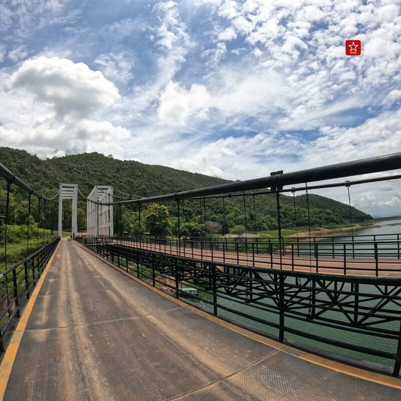 reviewchiangmai, ดอยสะเก็ด, รีวิวเชียงใหม่, สะพานแขวนเชื่อมใจ, เขื่อนแม่กวงอุดมธารา, เที่ยวเชียงใหม่, แอ่วได้แอ่วดี, เที่ยวเชียงใหม่ สะพานแขวนเชื่อมใจ แม่กวง ป่าสักงาม