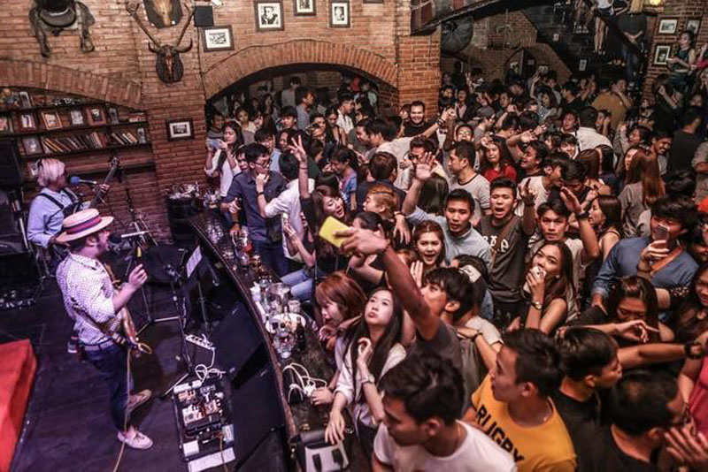 เปิดวาร์ป 5 ผับ สำหรับคนเหงา อยากมีคนคุยด้วย