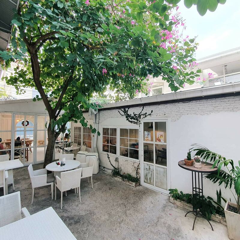 คาเฟ่ในสวน พระราม 9 : คาเฟ่บรรยากาศดี กาแฟอร่อย น่าถ่ายรูป