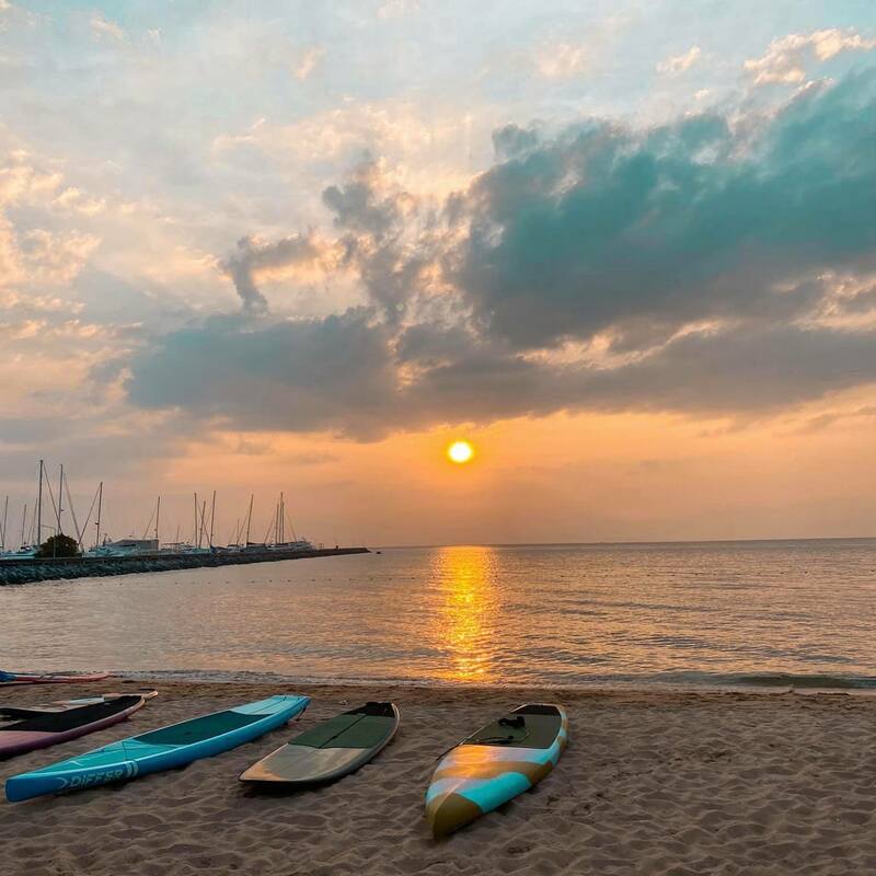 good old sea beach café คาเฟ่ริมทะเลที่มีลานกิจกรรม