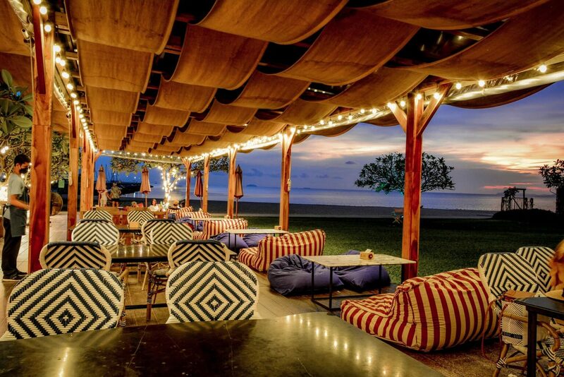 good old sea beach café คาเฟ่ริมทะเลที่มีลานกิจกรรม