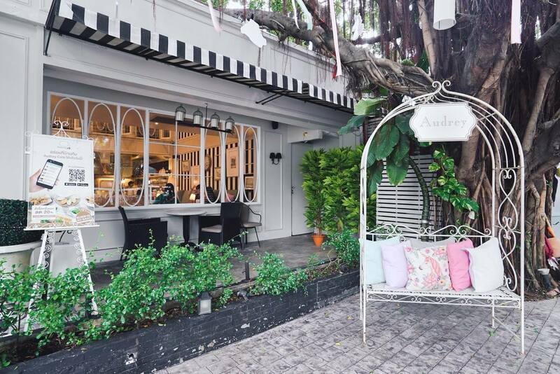 คาเฟ่ทองหล่อ บรรยากาศน่านั่ง น่าออกเดท ชิลแบบหลากสไตล์ ใกล้บีทีเอส (bts) ทองหล่อ