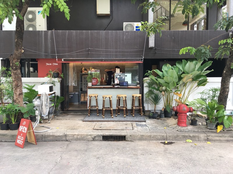 คาเฟ่ทองหล่อ บรรยากาศน่านั่ง น่าออกเดท ชิลแบบหลากสไตล์ ใกล้บีทีเอส (bts) ทองหล่อ