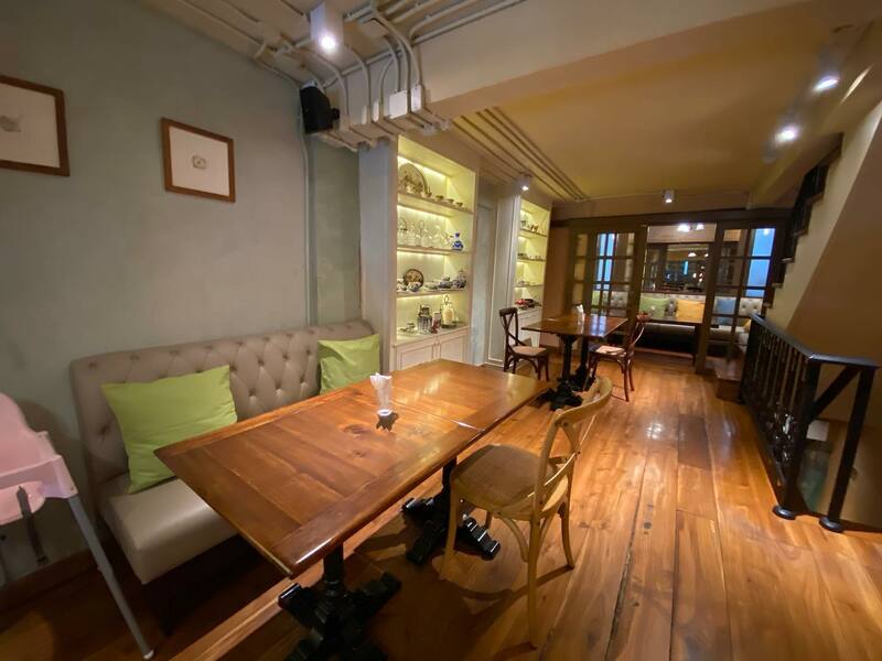 คาเฟ่ทองหล่อ บรรยากาศน่านั่ง น่าออกเดท ชิลแบบหลากสไตล์ ใกล้บีทีเอส (bts) ทองหล่อ