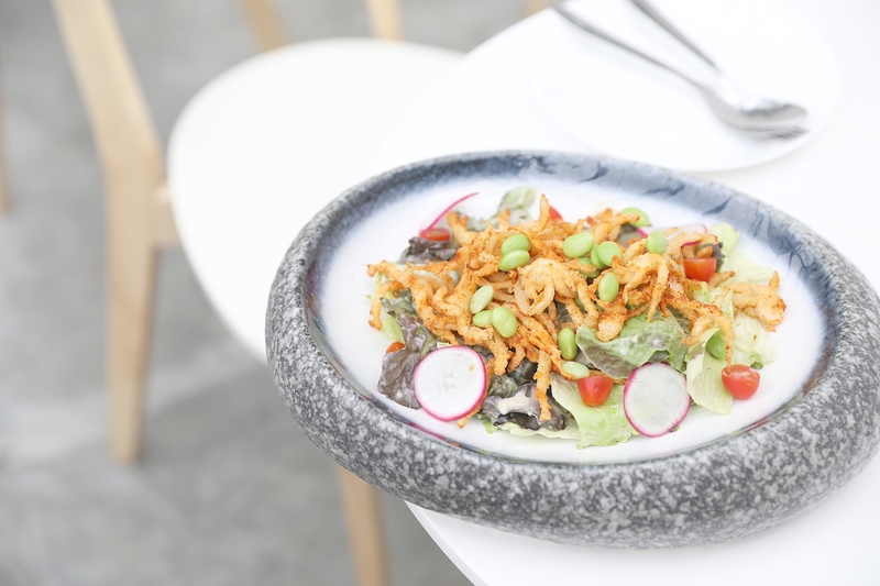 คาเฟ่ทองหล่อ บรรยากาศน่านั่ง น่าออกเดท ชิลแบบหลากสไตล์ ใกล้บีทีเอส (bts) ทองหล่อ