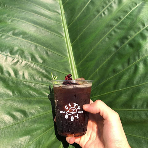 คาเฟ่ทองหล่อ บรรยากาศน่านั่ง น่าออกเดท ชิลแบบหลากสไตล์ ใกล้บีทีเอส (bts) ทองหล่อ