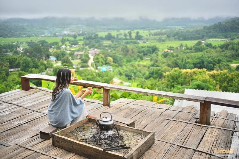 เมืองคอง, ที่พักเมืองคอง, ม่อนชมหมอก, ม่อนชมหมอก พักกระท่อมไม้ ชมวิวภูเขา ทุ่งนา เมืองคอง