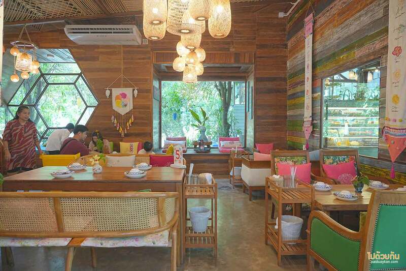 เที่ยวปทุมธานี, คาเฟ่ปทุมธานี, chaba chabai cafe, ชบา ชไบ, chaba chabai cafe คาเฟ่บ้านไม้อบอุ่น ย่านลำลูกกา