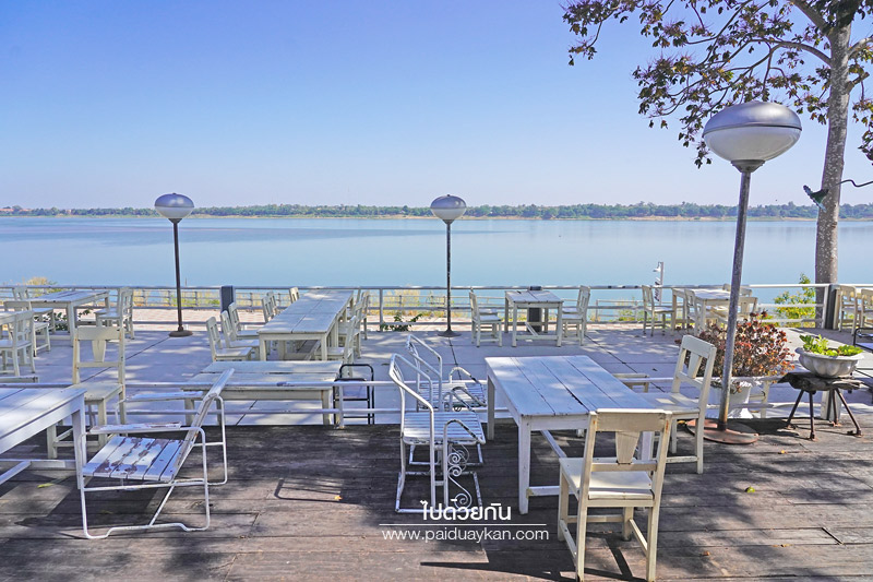 สถานที่ท่องเที่ยวมุกดาหาร, มุกดาหาร, เที่ยวมุกดาหาร, สะหวันสำราญ, ดื่มด่ำบรรยากาศย้อนยุคริมชายโขง ที่ สะหวันสำราญ