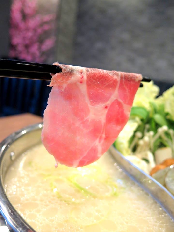 บุฟเฟ่ต์ชาบู งบไม่เกิน 250 บาท!!! ราคานี้รวมเครื่องดื่มแล้ว : พิกัดทั่วกรุงเทพฯ