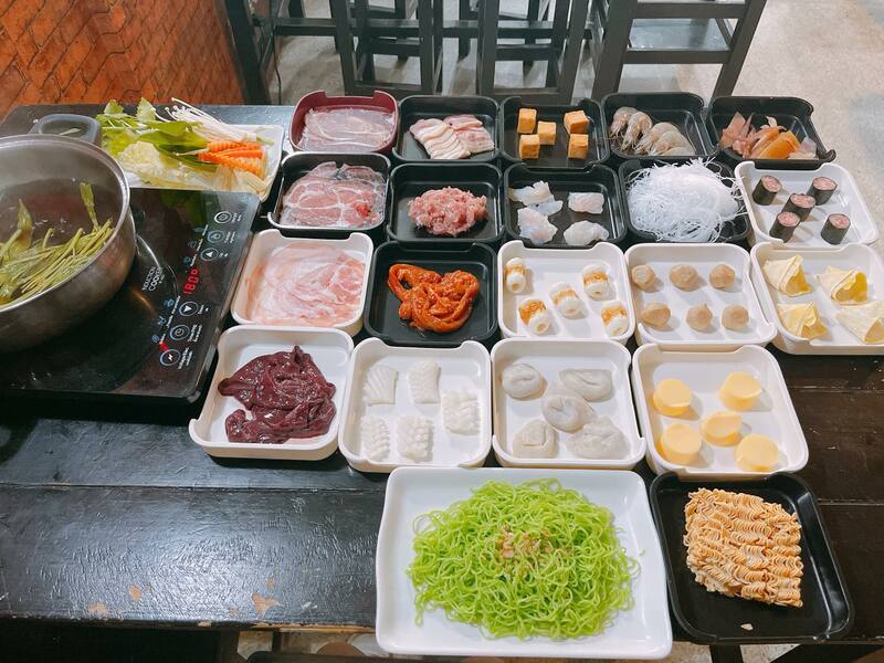 บุฟเฟ่ต์ชาบู งบไม่เกิน 250 บาท!!! ราคานี้รวมเครื่องดื่มแล้ว : พิกัดทั่วกรุงเทพฯ