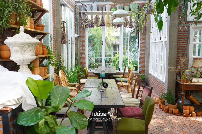 ร้านอาหารกาญจนบุรี, ร้านกาแฟกาญจนบุรี, คาเฟ่กาญจนบุรี, ravi vira กาญจนบุรี, ravi vira กาญจนบุรี คาเฟ่สไตล์ยุโรปวินเทจ ร่มรื่นด้วยสวนสวย