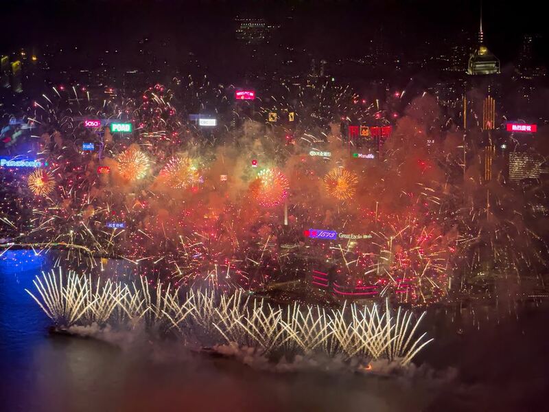 america, austin, australia, bosingak belfry, burj khalifa, eiffel tower, france, happy new year, harbour bridge, hkcec, hong kong, japan, korea, london, marina bay, new york, no limit! christmas, no limit! countdown 2024, singapore, sydney, sydney opera house, symphony of lights, taipei 101, taiwan, times square, united arab emirates, united kingdom, universal studio japan, universal studio singapore, victoria harbour, ซิดนีย์, ซิดนีย์ ออสเตรเลีย, ซิดนีย์โอเปร่าเฮาส์, ญี่ปุ่น, ตึกไทเป 101, ถนนแมนฮัตตัน, ทหารเกาหลี, นิวยอร์ก, บิ๊กเบน, พลุปีใหม่, พิธีตีระฆังโพชินกัง, พิพิธภัณฑ์ศิลปวิทยาศาสตร์, มาริน่า เบย์ แซนด์, มาริน่าเบย์, มาริน่าเบย์ สิงคโปร์, ยูนิเวอแซล สตูดิโอ เจแปน, ลอนดอน, ลอนดอน อายส์, ลอนดอนประเทศอังกฤษ, สหรัฐอาหรับเอมิเรตส์, สะพานฮาร์เบอร์ บริดจ์, สิงคโปร์ ฟลายเออร์, หอนาฬิกาบิ๊กเบน, หอระฆังโพชินกัง, หอไอเฟล, ออสติน โพส มาโลน, ออสเตรเลีย, อ่าววิคตอเรีย, อ่าววิคตอเรีย ฮ่องกง, ฮ่องกง, เกาหลี, เคาท์ดาวน์ 2024, เคาท์ดาวน์ต่างประเทศ, เคาท์ดาวน์ต่างประเทศ2024, เคาท์ดาวน์ปีใหม่, เทศกาลเคาท์ดาวน์, เบิร์จคาลิฟา, เมอร์ไลออน, ไต้หวัน, ไทม์สแควร์, ไทม์สแควร์ สหรัฐอเมริกา, top 10+ สถานที่เคาท์ดาวน์ต่างประเทศ 2024 พลุไฟอลังการ แสง สีจัดเต็ม!