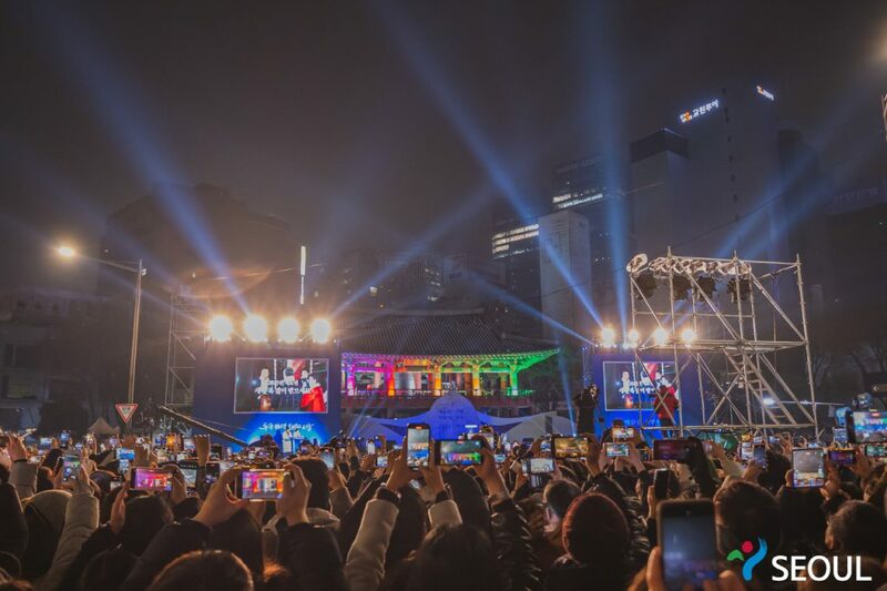 america, austin, australia, bosingak belfry, burj khalifa, eiffel tower, france, happy new year, harbour bridge, hkcec, hong kong, japan, korea, london, marina bay, new york, no limit! christmas, no limit! countdown 2024, singapore, sydney, sydney opera house, symphony of lights, taipei 101, taiwan, times square, united arab emirates, united kingdom, universal studio japan, universal studio singapore, victoria harbour, ซิดนีย์, ซิดนีย์ ออสเตรเลีย, ซิดนีย์โอเปร่าเฮาส์, ญี่ปุ่น, ตึกไทเป 101, ถนนแมนฮัตตัน, ทหารเกาหลี, นิวยอร์ก, บิ๊กเบน, พลุปีใหม่, พิธีตีระฆังโพชินกัง, พิพิธภัณฑ์ศิลปวิทยาศาสตร์, มาริน่า เบย์ แซนด์, มาริน่าเบย์, มาริน่าเบย์ สิงคโปร์, ยูนิเวอแซล สตูดิโอ เจแปน, ลอนดอน, ลอนดอน อายส์, ลอนดอนประเทศอังกฤษ, สหรัฐอาหรับเอมิเรตส์, สะพานฮาร์เบอร์ บริดจ์, สิงคโปร์ ฟลายเออร์, หอนาฬิกาบิ๊กเบน, หอระฆังโพชินกัง, หอไอเฟล, ออสติน โพส มาโลน, ออสเตรเลีย, อ่าววิคตอเรีย, อ่าววิคตอเรีย ฮ่องกง, ฮ่องกง, เกาหลี, เคาท์ดาวน์ 2024, เคาท์ดาวน์ต่างประเทศ, เคาท์ดาวน์ต่างประเทศ2024, เคาท์ดาวน์ปีใหม่, เทศกาลเคาท์ดาวน์, เบิร์จคาลิฟา, เมอร์ไลออน, ไต้หวัน, ไทม์สแควร์, ไทม์สแควร์ สหรัฐอเมริกา, top 10+ สถานที่เคาท์ดาวน์ต่างประเทศ 2024 พลุไฟอลังการ แสง สีจัดเต็ม!