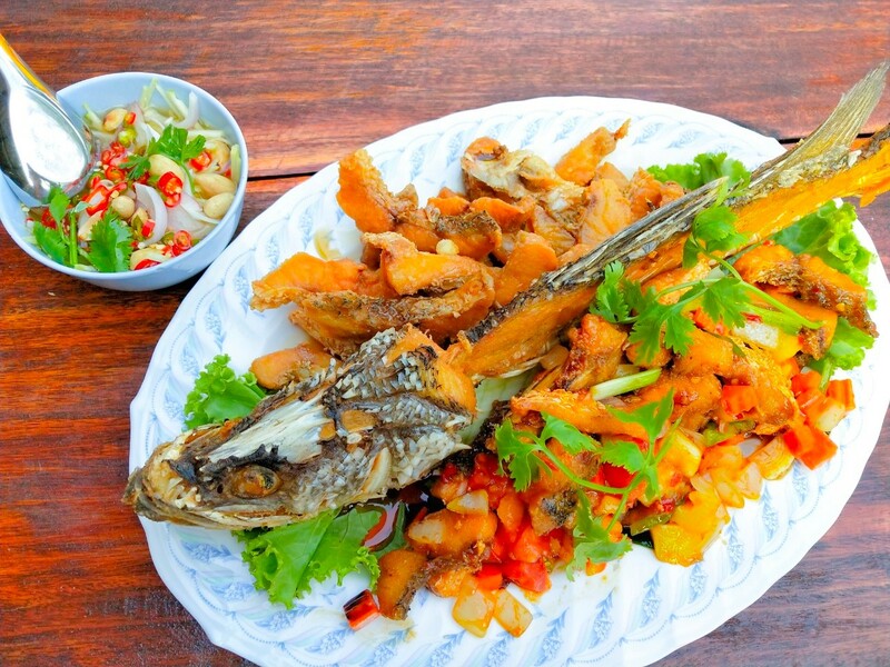 รวม 12 ร้านอาหารทะเลระยอง ร้านติดทะเล บรรยากาศชิลๆ พิกัดเด็ดที่น่าตามไปชิม!