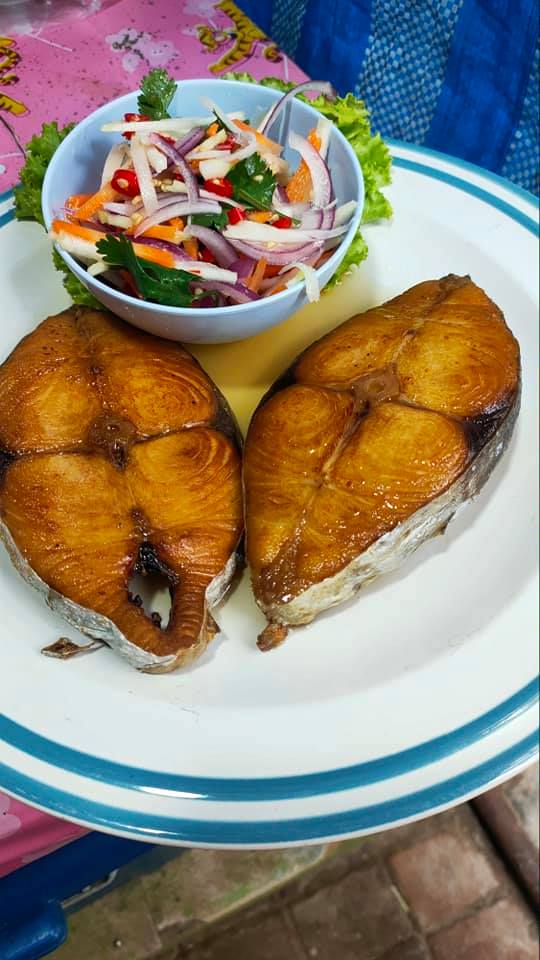 รวม 12 ร้านอาหารทะเลระยอง ร้านติดทะเล บรรยากาศชิลๆ พิกัดเด็ดที่น่าตามไปชิม!