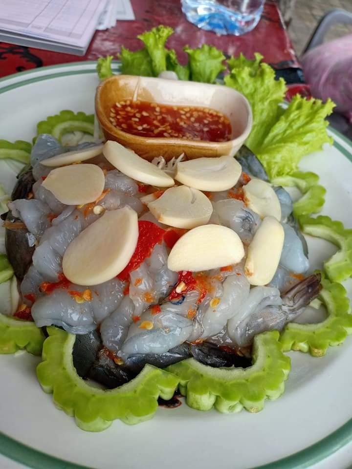 รวม 12 ร้านอาหารทะเลระยอง ร้านติดทะเล บรรยากาศชิลๆ พิกัดเด็ดที่น่าตามไปชิม!