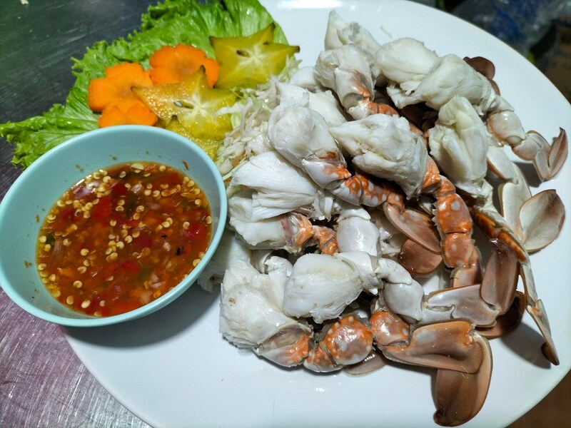 รวม 12 ร้านอาหารทะเลระยอง ร้านติดทะเล บรรยากาศชิลๆ พิกัดเด็ดที่น่าตามไปชิม!