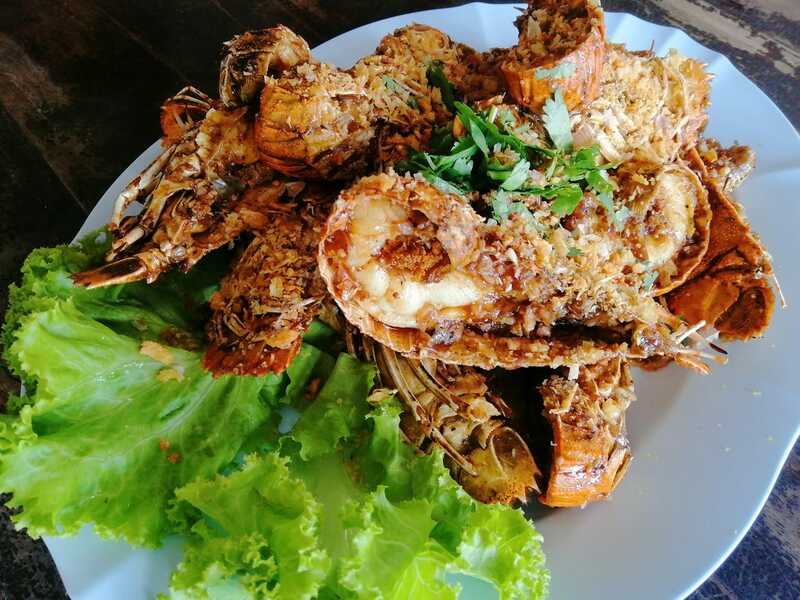 รวม 12 ร้านอาหารทะเลระยอง ร้านติดทะเล บรรยากาศชิลๆ พิกัดเด็ดที่น่าตามไปชิม!