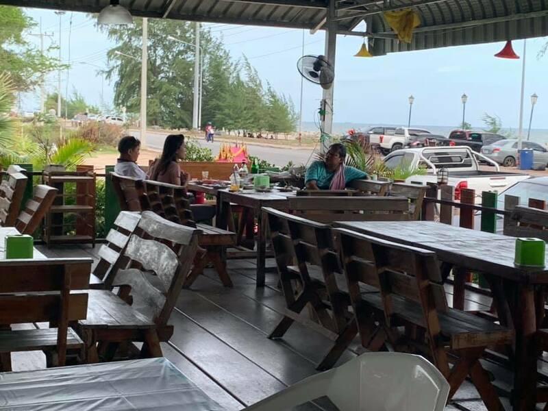 รวม 12 ร้านอาหารทะเลระยอง ร้านติดทะเล บรรยากาศชิลๆ พิกัดเด็ดที่น่าตามไปชิม!